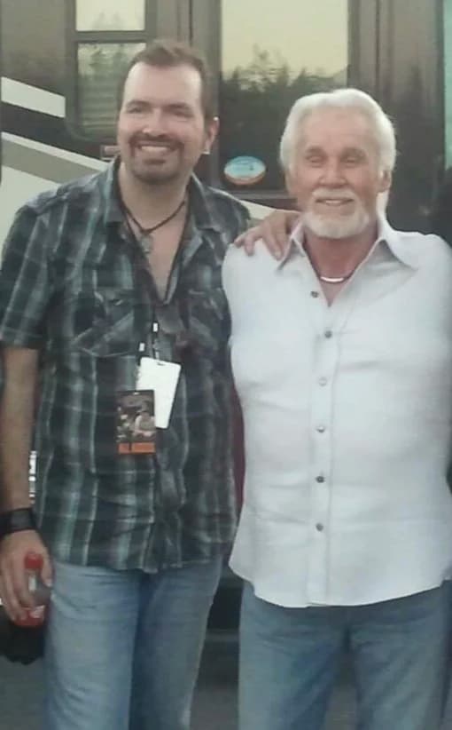 Ray Neyens performing country